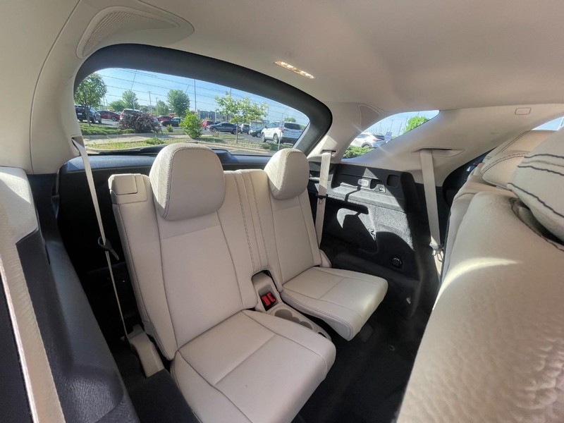 Mercedes-Benz GLE Vehicle Image 15