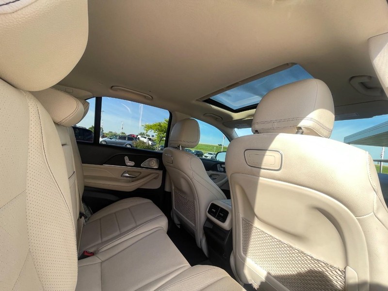 Mercedes-Benz GLE Vehicle Image 16