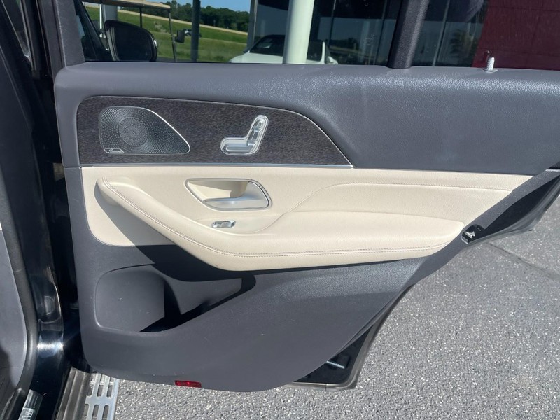 Mercedes-Benz GLE Vehicle Image 17