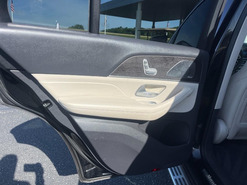 Mercedes-Benz GLE Vehicle Image 21