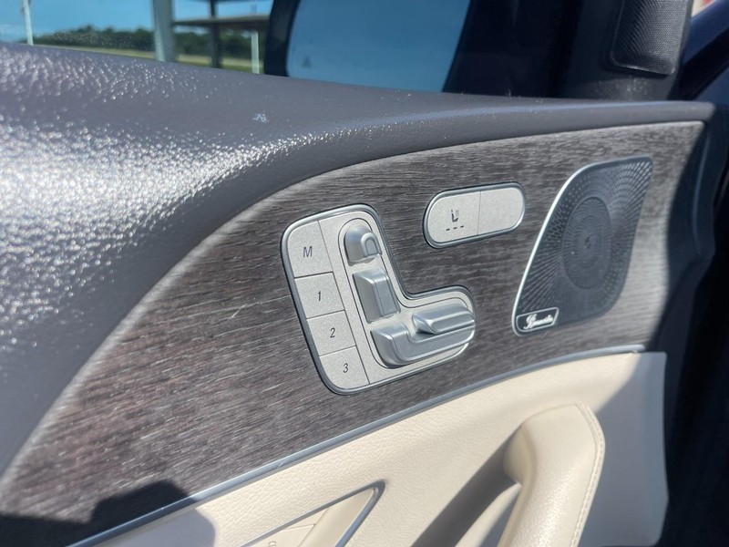 Mercedes-Benz GLE Vehicle Image 24