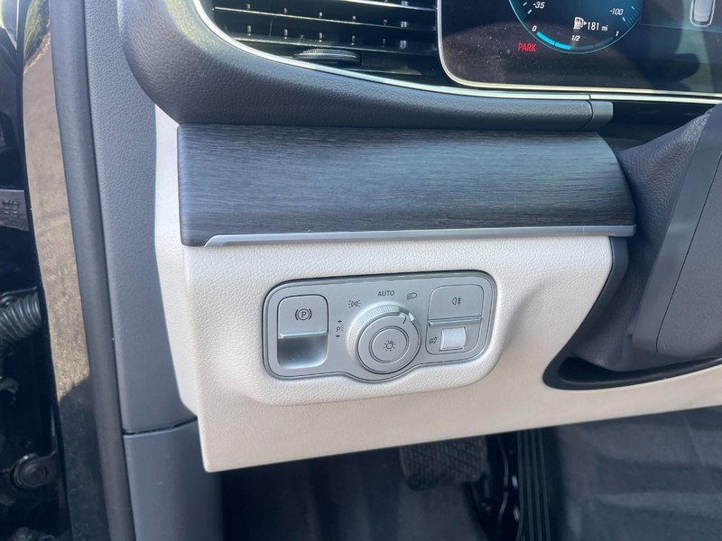 Mercedes-Benz GLE Vehicle Image 25