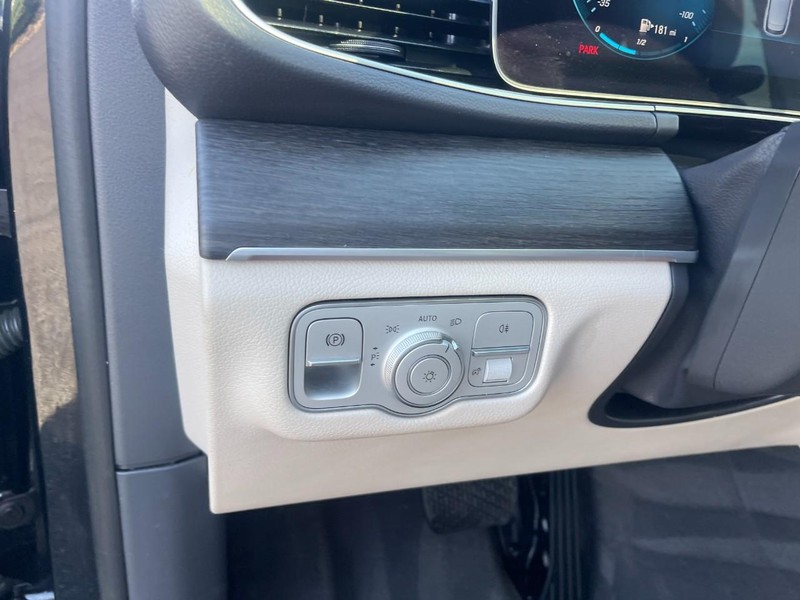 Mercedes-Benz GLE Vehicle Image 26