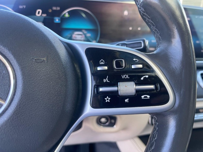 Mercedes-Benz GLE Vehicle Image 30