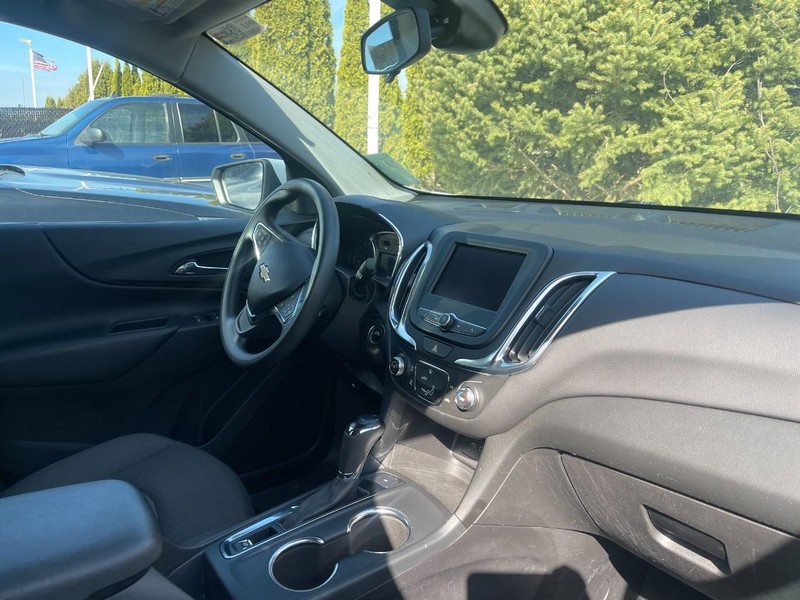 Chevrolet Equinox Vehicle Image 02