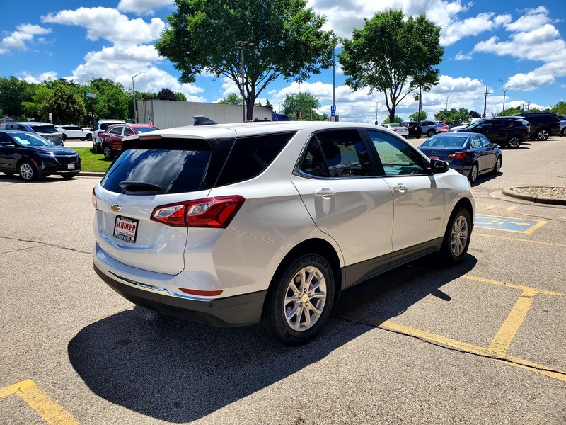 Chevrolet Equinox Vehicle Image 05