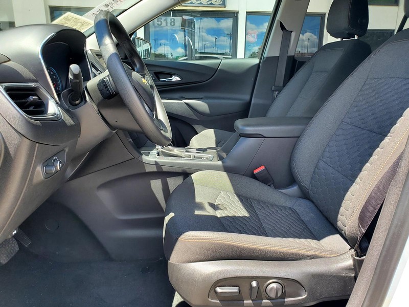 Chevrolet Equinox Vehicle Image 13
