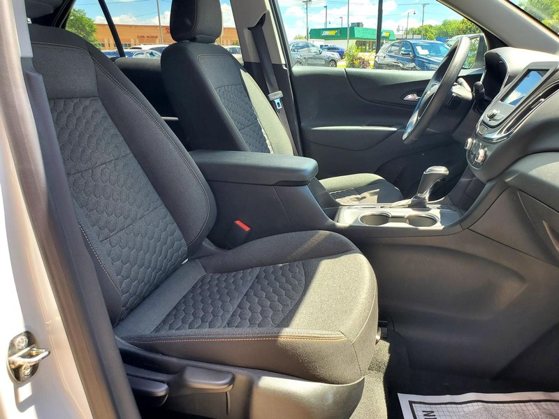 Chevrolet Equinox Vehicle Image 14