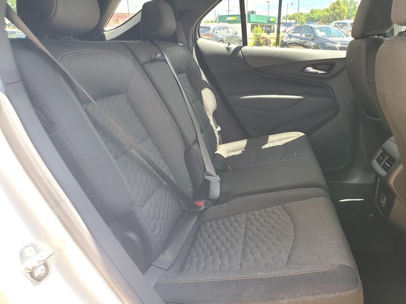 Chevrolet Equinox Vehicle Image 15