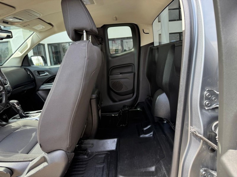 Chevrolet Colorado Vehicle Image 09