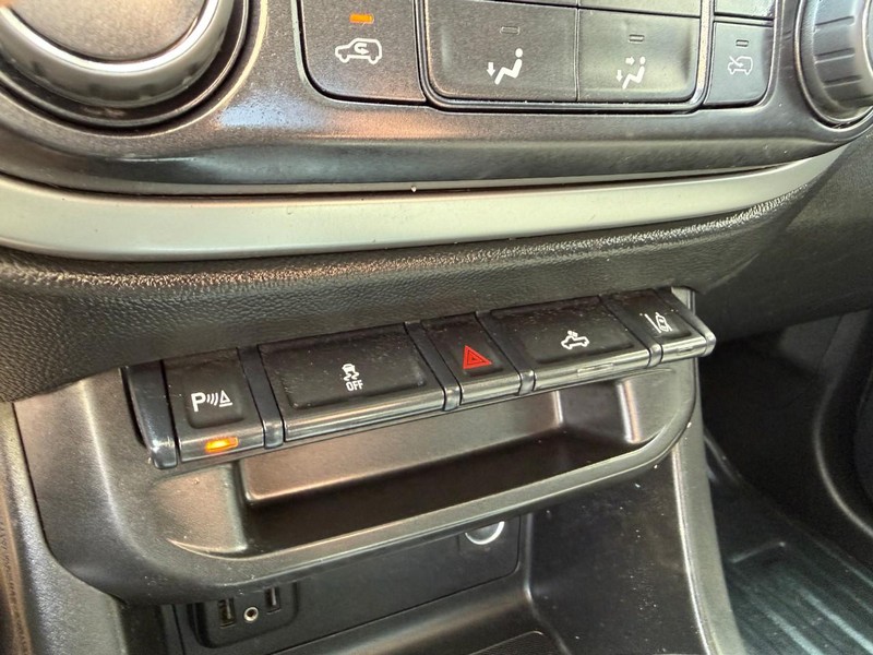 Chevrolet Colorado Vehicle Image 21