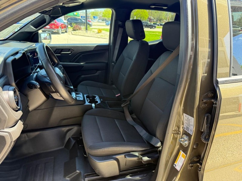 Chevrolet Colorado Vehicle Image 09