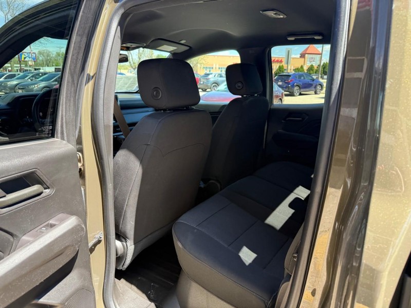 Chevrolet Colorado Vehicle Image 12
