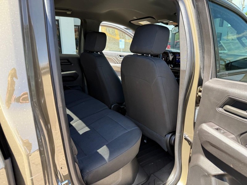 Chevrolet Colorado Vehicle Image 15