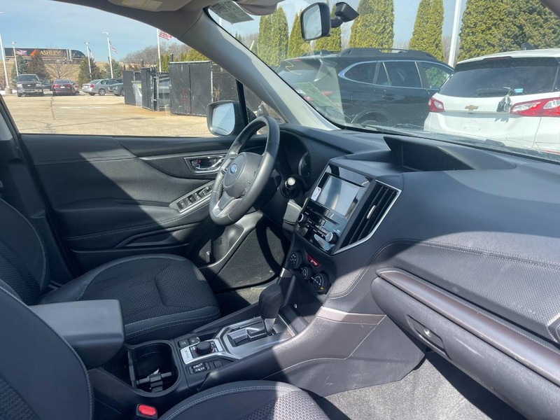 Subaru Forester Vehicle Image 02