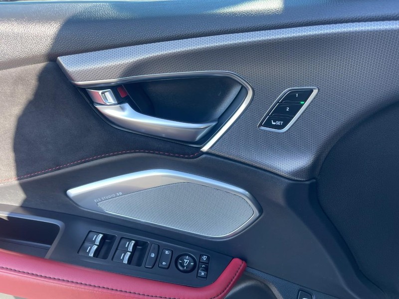 Acura RDX Vehicle Image 23