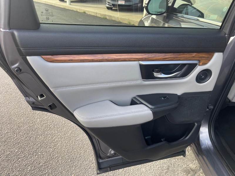 Honda CR-V Vehicle Image 18