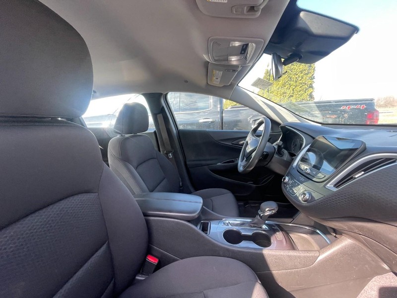 Chevrolet Malibu Vehicle Image 03