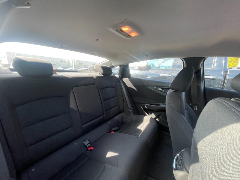 Chevrolet Malibu Vehicle Image 04