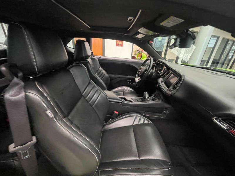 Dodge Challenger Vehicle Image 11