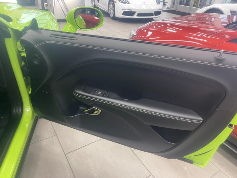 Dodge Challenger Vehicle Image 14