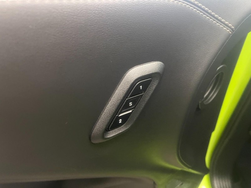 Dodge Challenger Vehicle Image 19