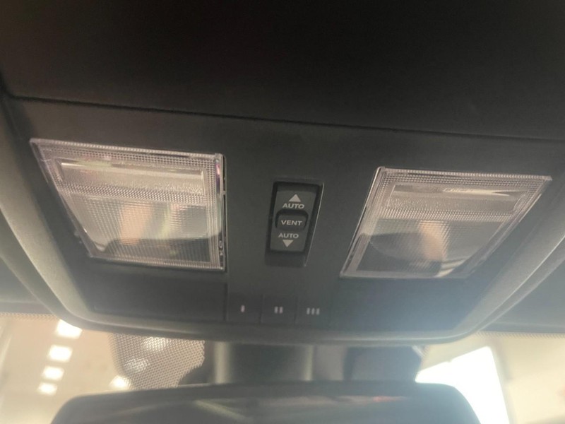 Dodge Challenger Vehicle Image 34