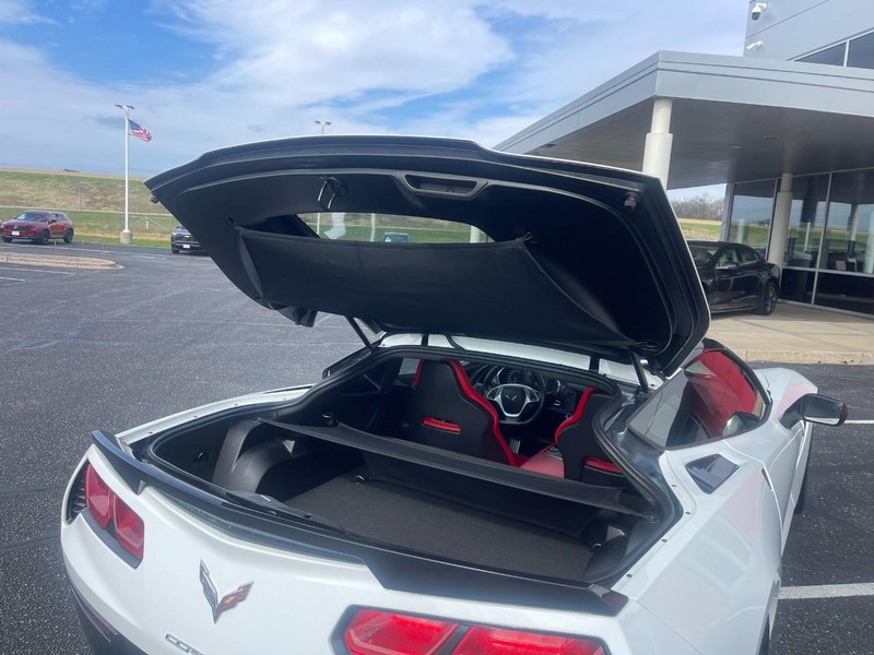 Chevrolet Corvette Vehicle Image 10