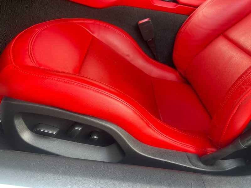 Chevrolet Corvette Vehicle Image 18
