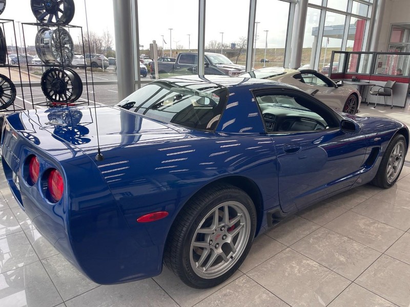 Chevrolet Corvette Vehicle Image 03