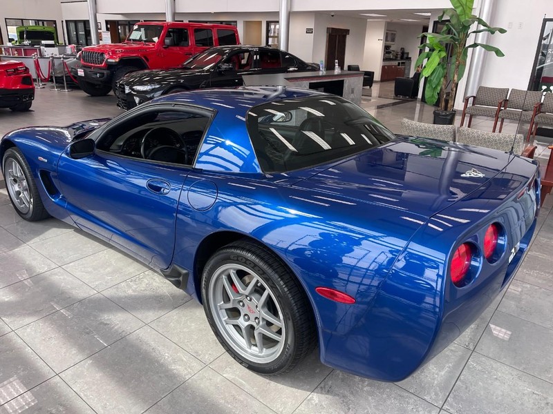 Chevrolet Corvette Vehicle Image 04