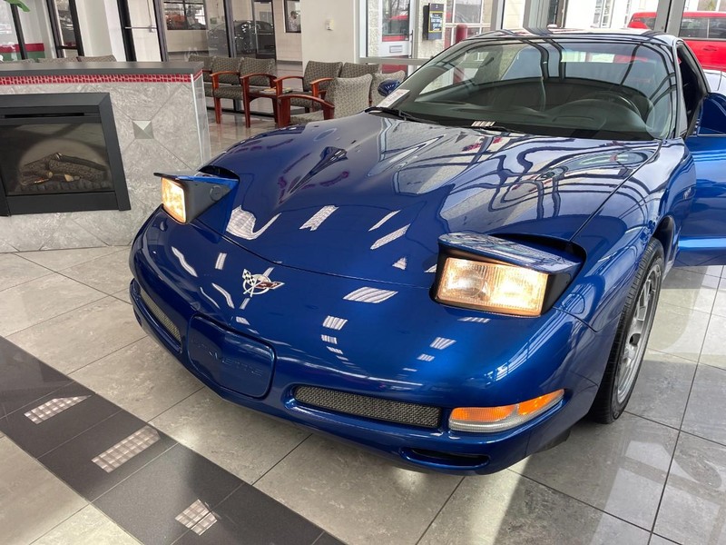 Chevrolet Corvette Vehicle Image 05