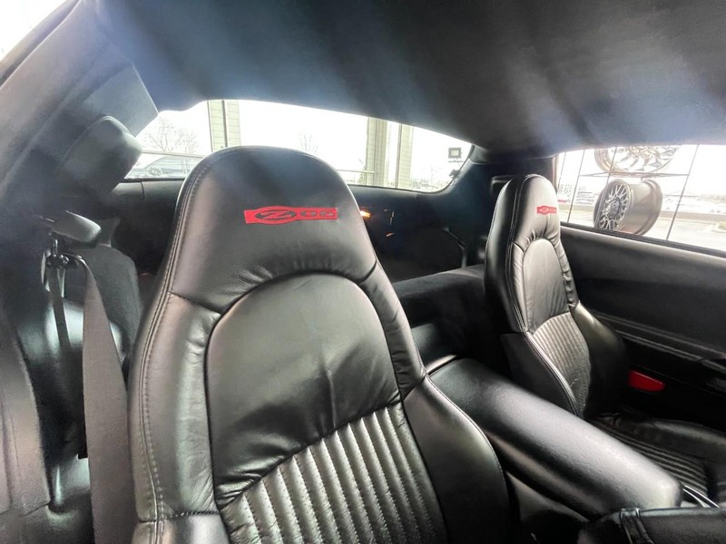 Chevrolet Corvette Vehicle Image 15