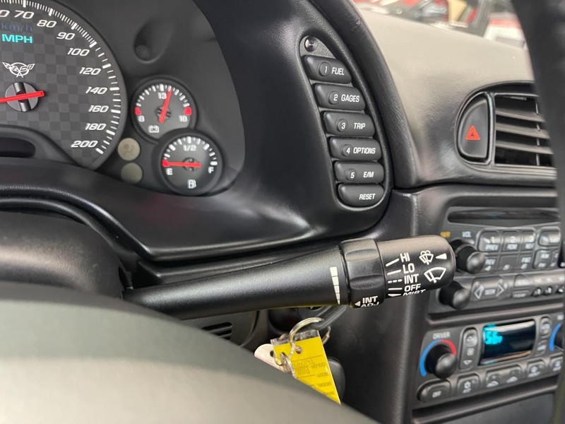 Chevrolet Corvette Vehicle Image 31