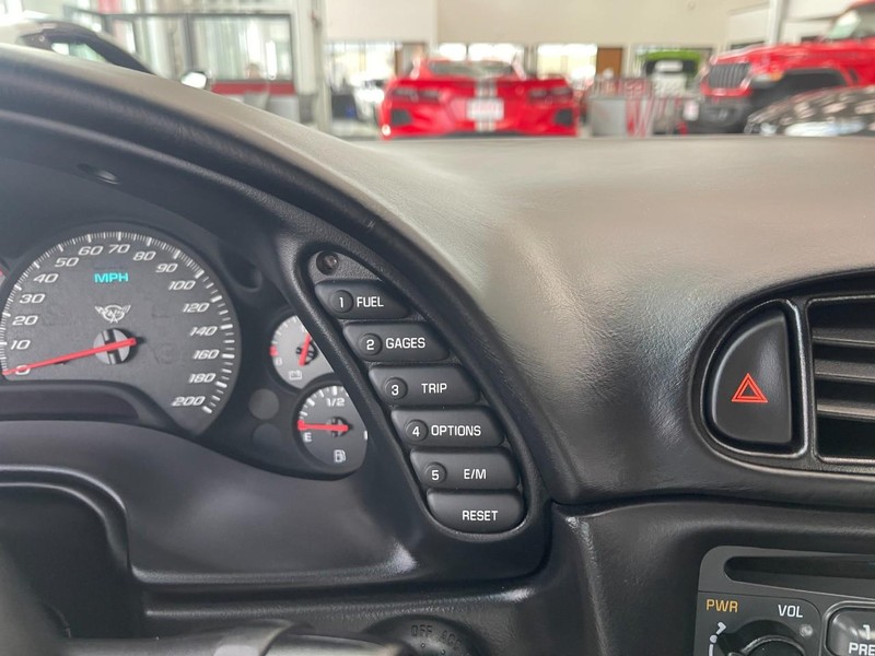 Chevrolet Corvette Vehicle Image 32
