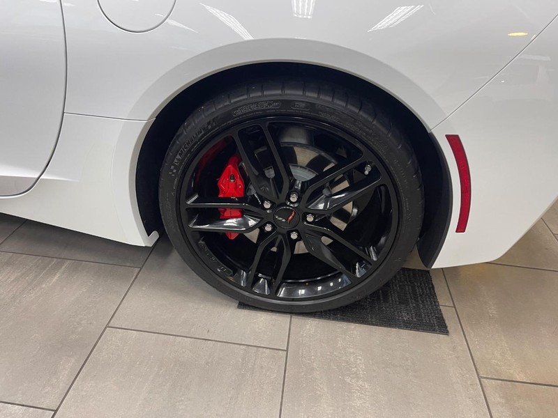 Chevrolet Corvette Vehicle Image 16