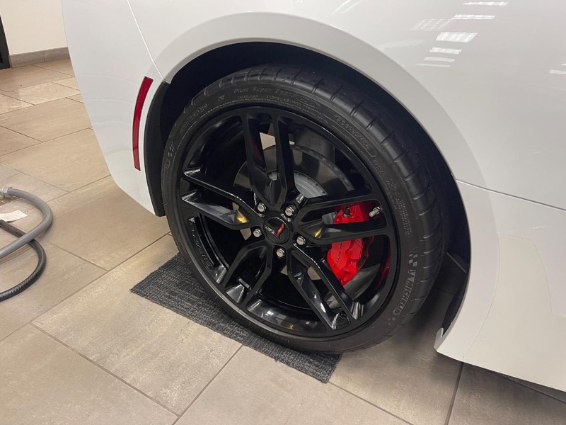 Chevrolet Corvette Vehicle Image 17