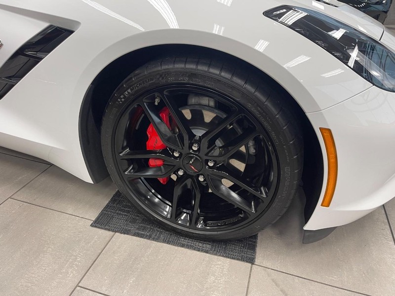 Chevrolet Corvette Vehicle Image 18