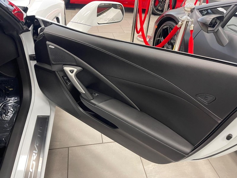 Chevrolet Corvette Vehicle Image 20