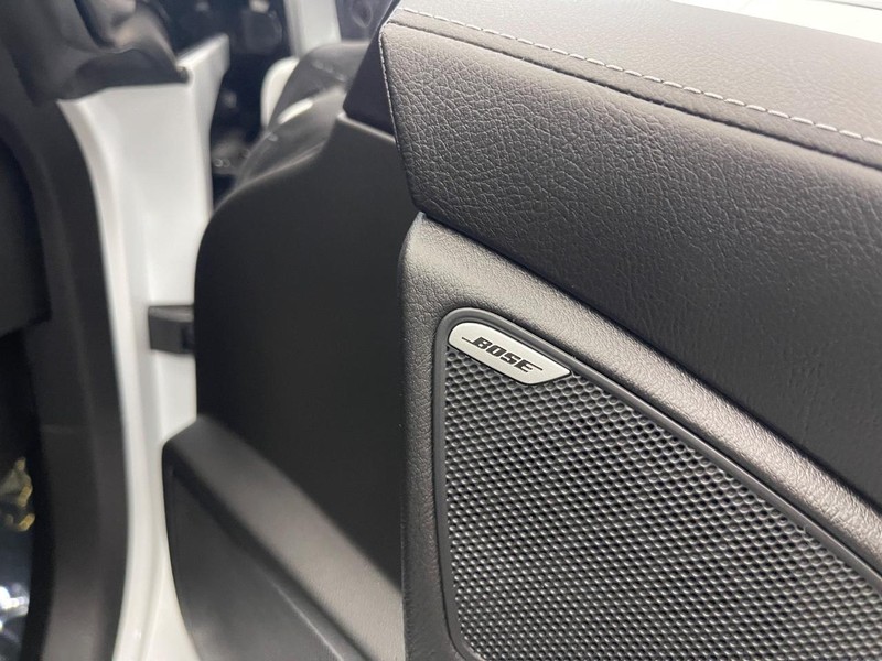 Chevrolet Corvette Vehicle Image 21