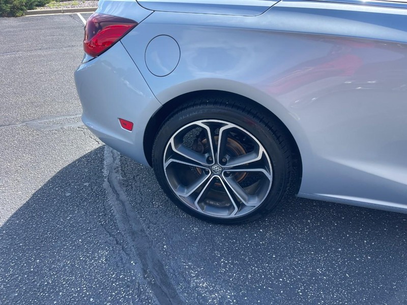 Buick Cascada Vehicle Image 10