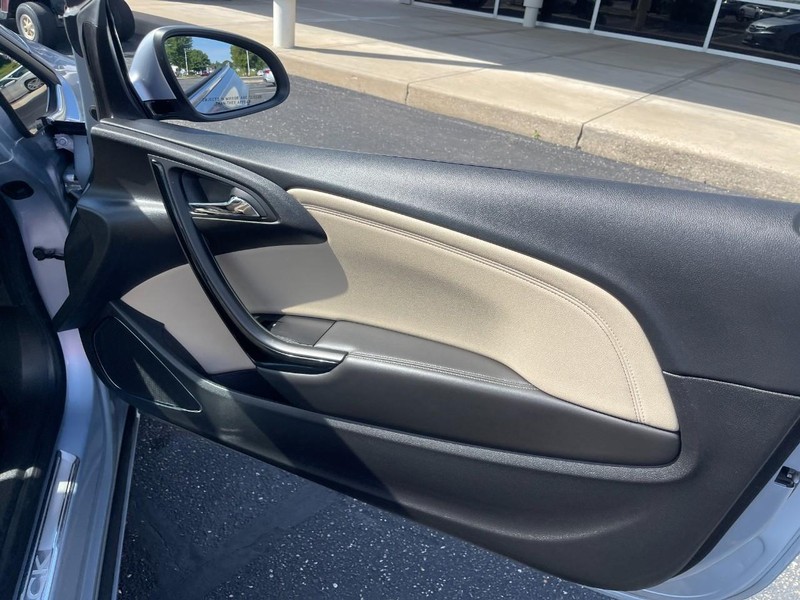 Buick Cascada Vehicle Image 13