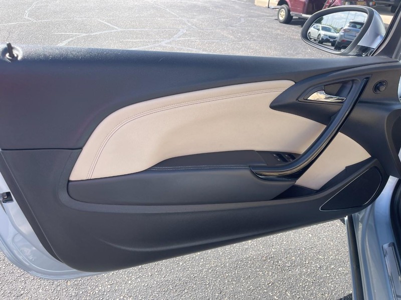 Buick Cascada Vehicle Image 18