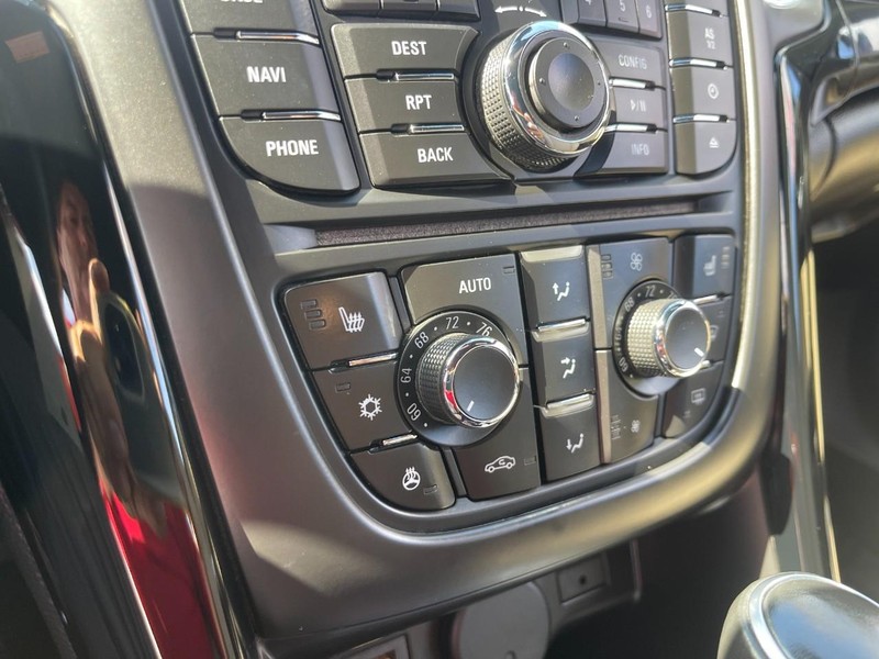 Buick Cascada Vehicle Image 24