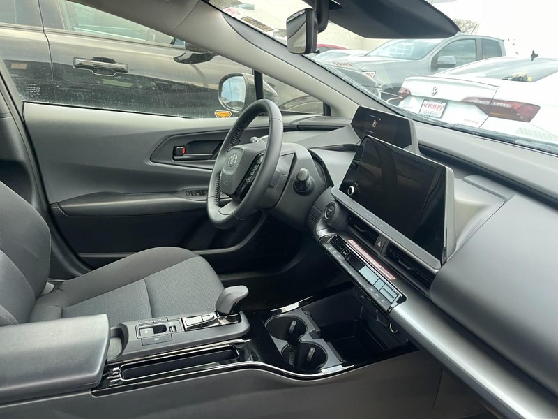 Toyota Prius Vehicle Image 02