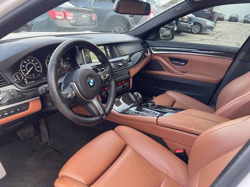 BMW 5 Series Vehicle Image 02