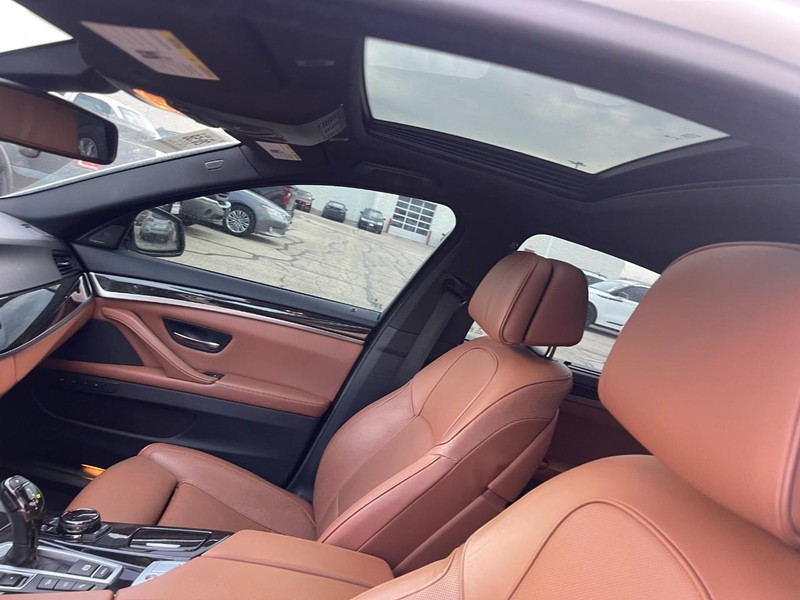 BMW 5 Series Vehicle Image 03