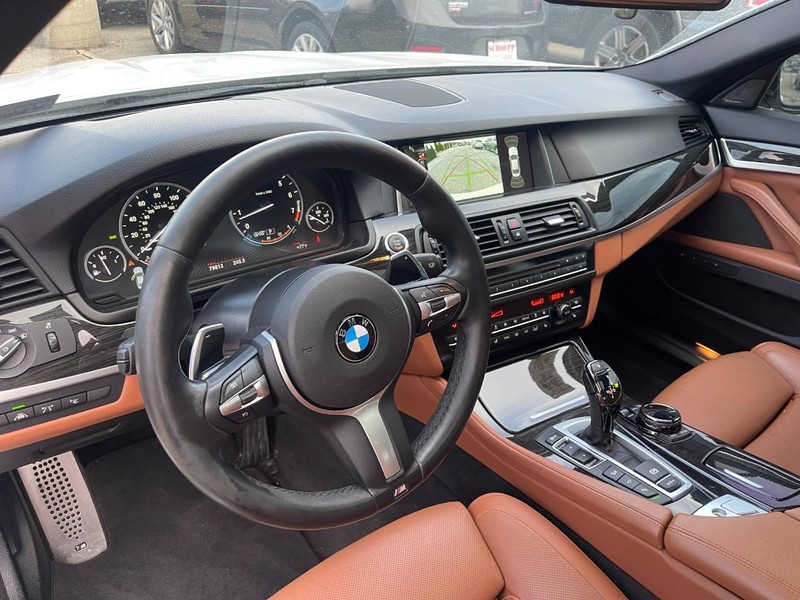 BMW 5 Series Vehicle Image 04