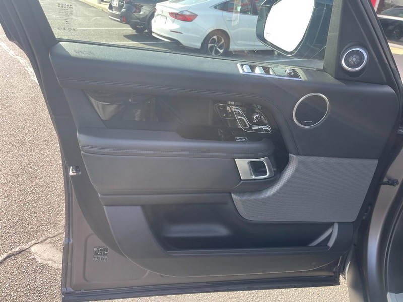 Land Rover Range Rover Vehicle Image 26