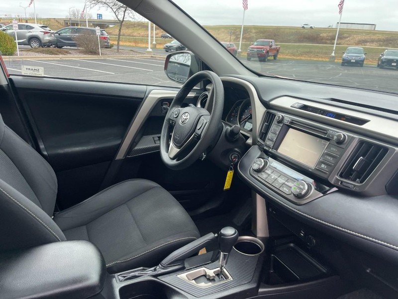 Toyota RAV4 Vehicle Image 09